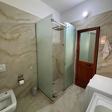 Rrozhani House *