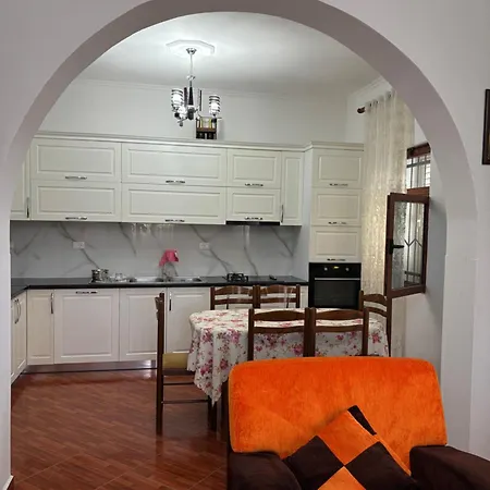Rrozhani House 度假居 *